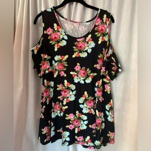 Black & Floral Shoulder Cut Out Tee Shirt Size Woman’s XL